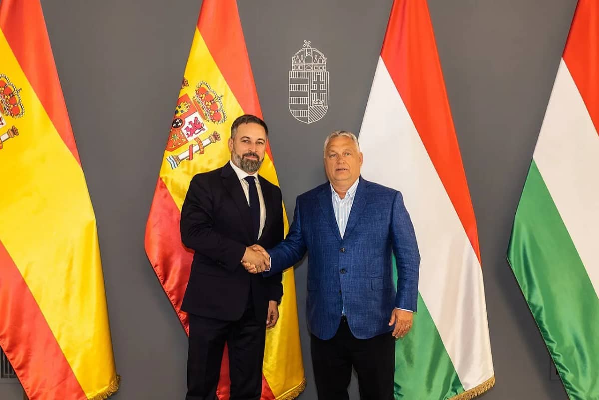 فوكس الإسباني يطالب بتعليق معاهدة الصداقة مع المغرب